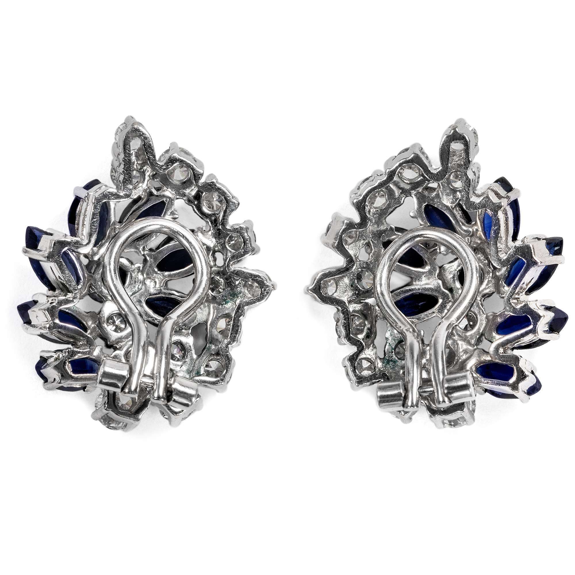 611313-hofer-antikschmuck-yVintage-Cluster-Ohrclips-mit-Saphiren-und-Brillanten-in-Weissgold-um-1970-Exzellenzcluster_3