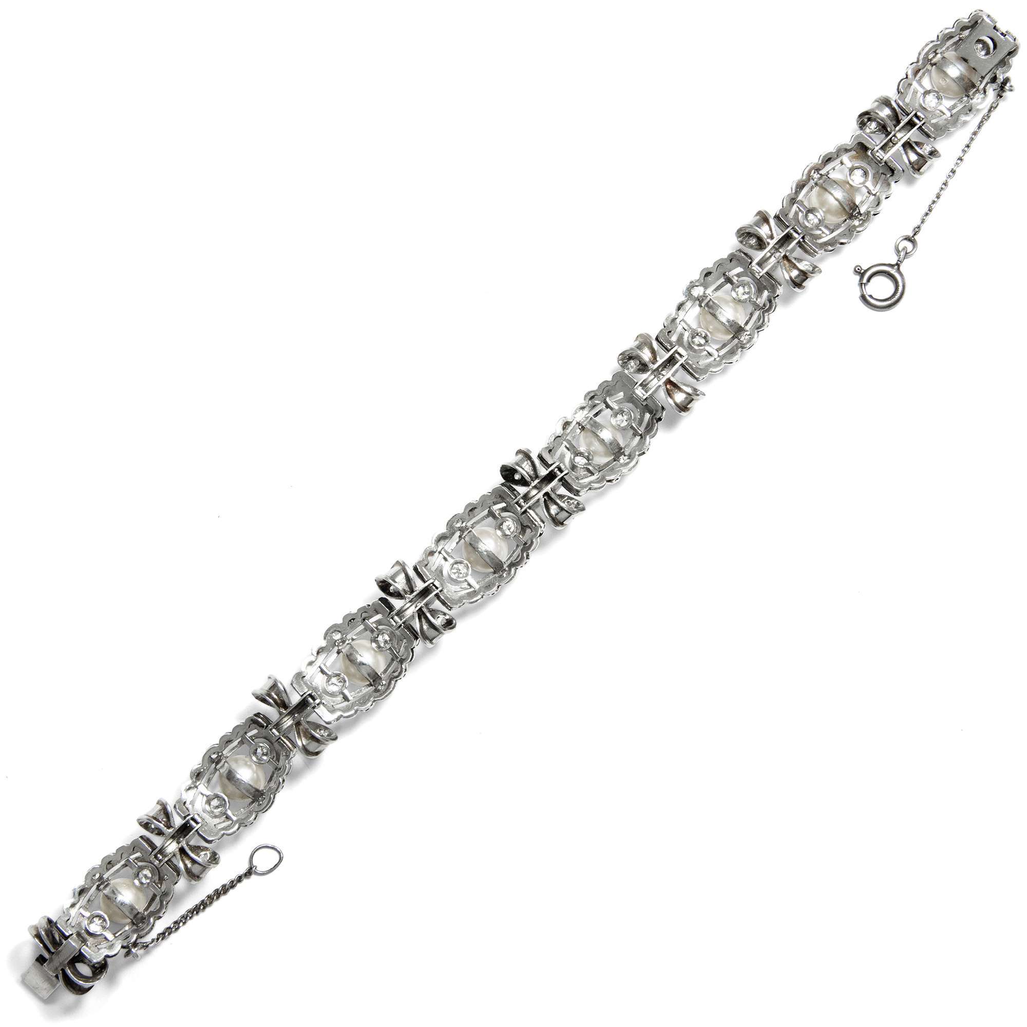 615443-hofer-antikschmuck-Luxurioeses-Schleifen-Armband-mit-Perlen-und-Diamanten-in-Platin-um-1930-Creme-de-la-Creme_4