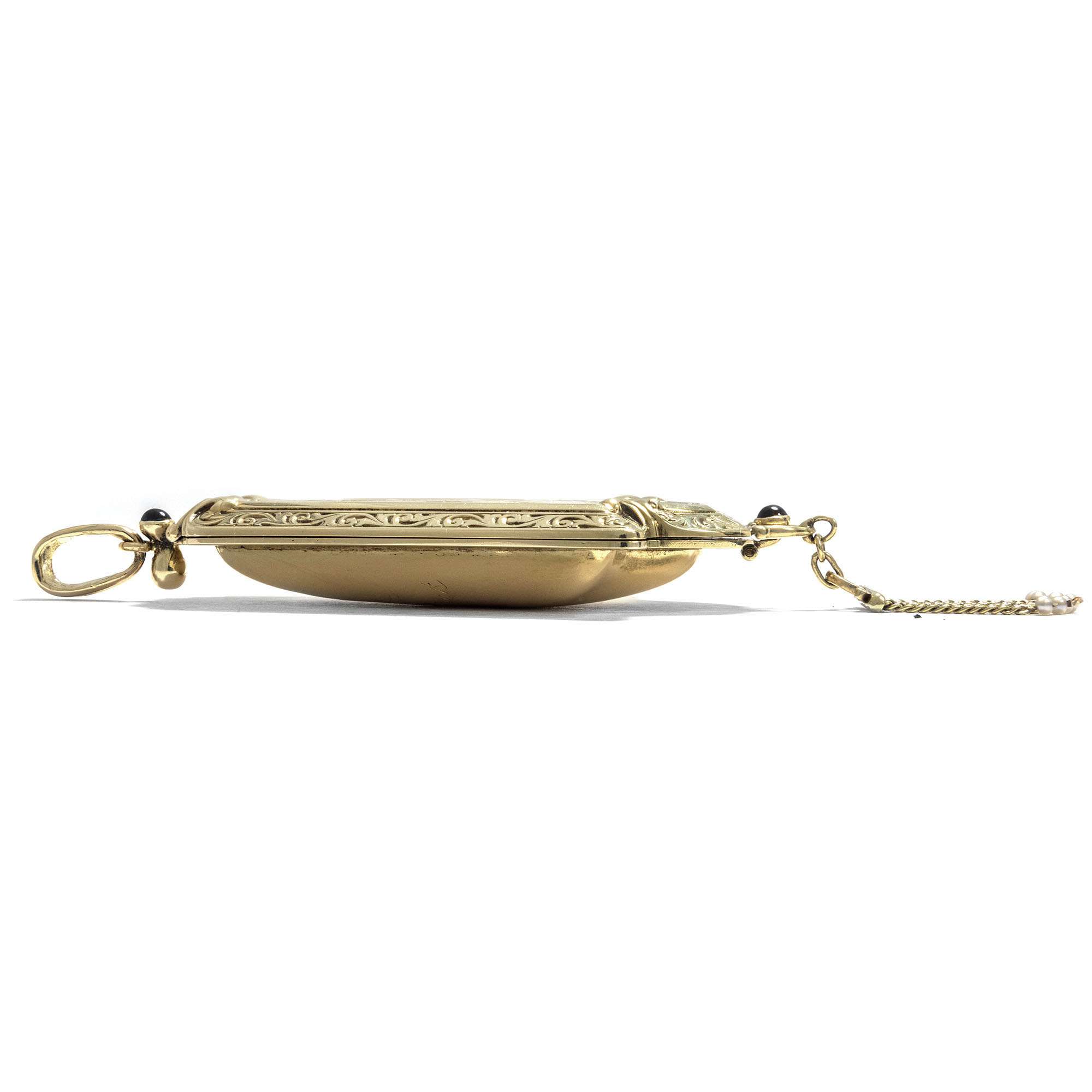 616121-hofer-antikschmuck-Grosses-goldenes-Medaillon-mit-Spiegel-bezeichnet-Schumann-Heink-und-datiert-1926-Opernjuwel_3