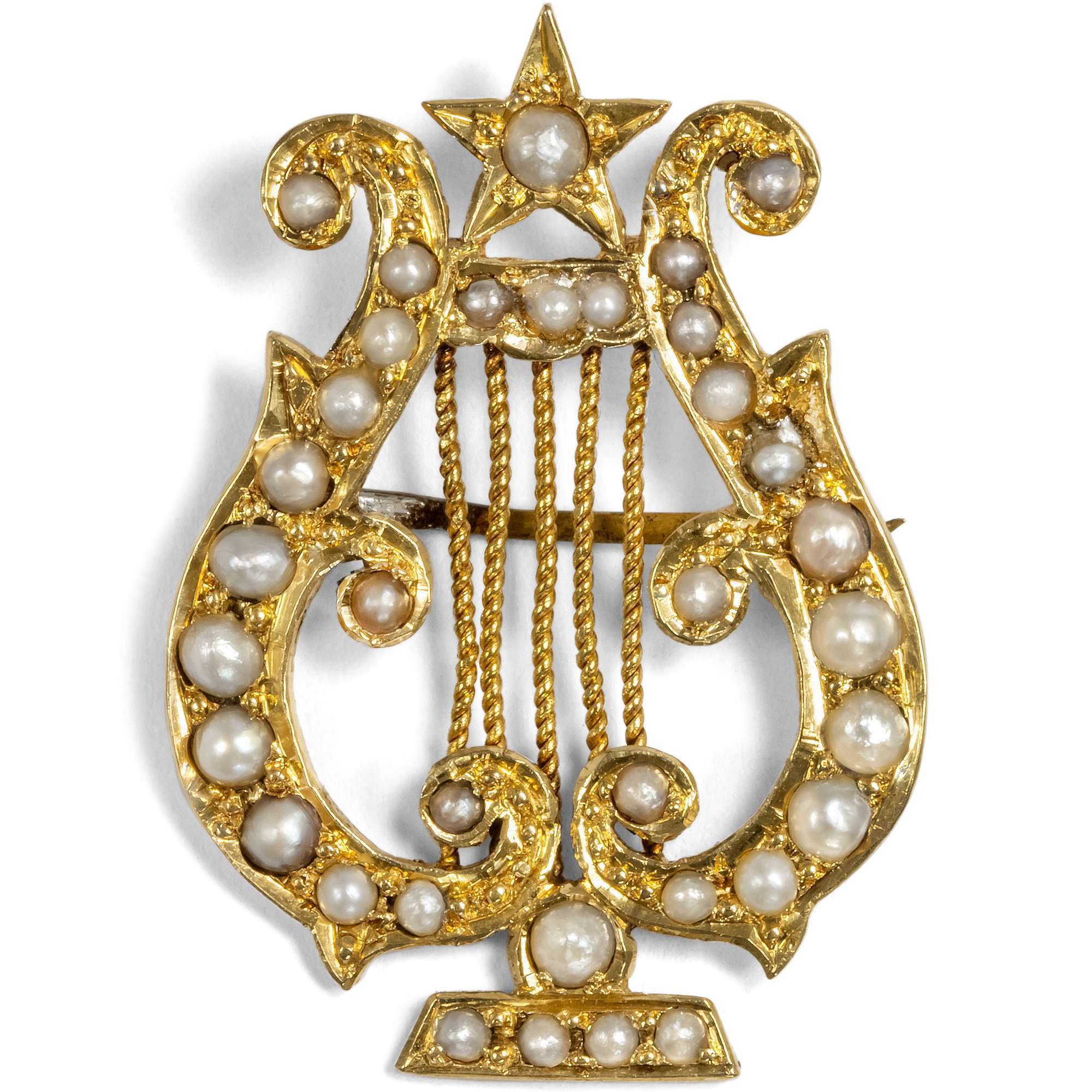 622685-hofer-antikschmuck-Zierliche-Brosche-in-Form-einer-Kithara-Grossbritannien-um-1900-Fuer-Bewunderer-der-Kuenste