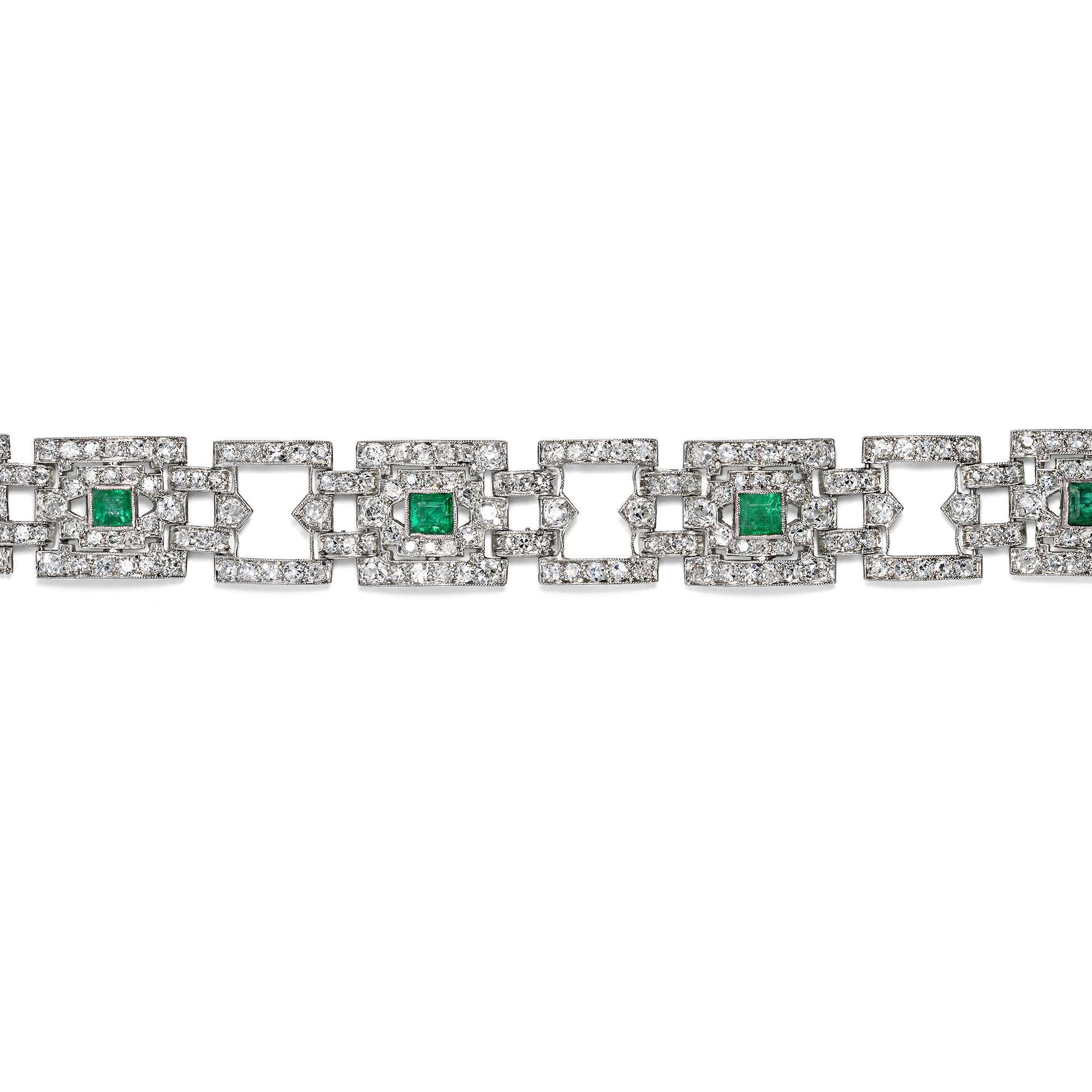 623569-hofer-antikschmuck-Kostbares-Armband-des-Art-Deco-mit-Smaragden-und-7-20-ct-Diamanten-um-1925-Im-Lichterglanz-der-Grossstadt_2