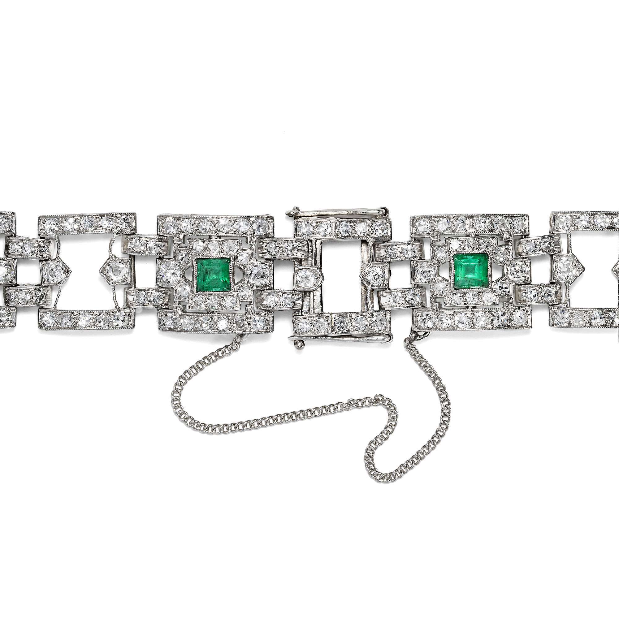 623569-hofer-antikschmuck-Kostbares-Armband-des-Art-Deco-mit-Smaragden-und-7-20-ct-Diamanten-um-1925-Im-Lichterglanz-der-Grossstadt_4