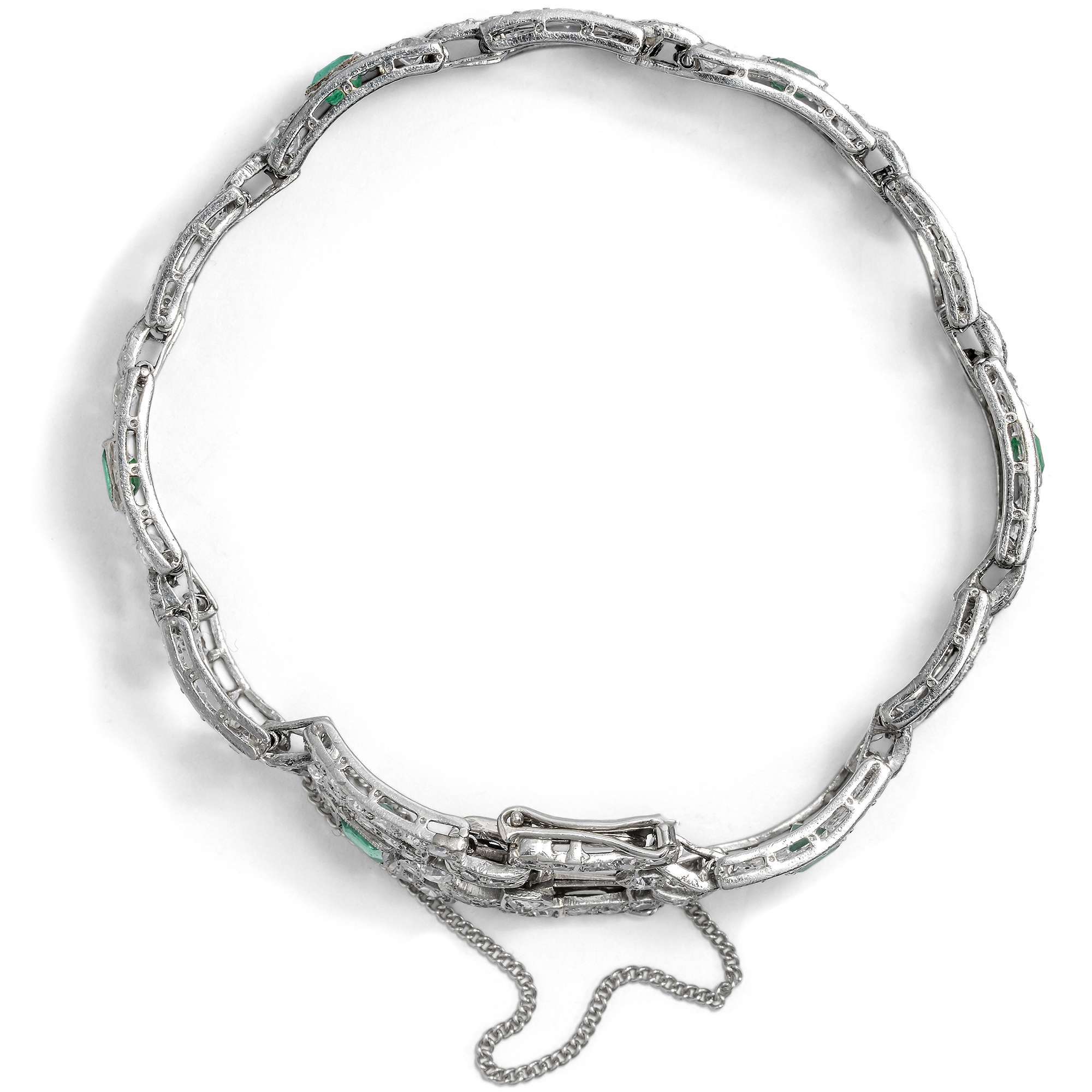 623569-hofer-antikschmuck-Kostbares-Armband-des-Art-Deco-mit-Smaragden-und-7-20-ct-Diamanten-um-1925-Im-Lichterglanz-der-Grossstadt_5