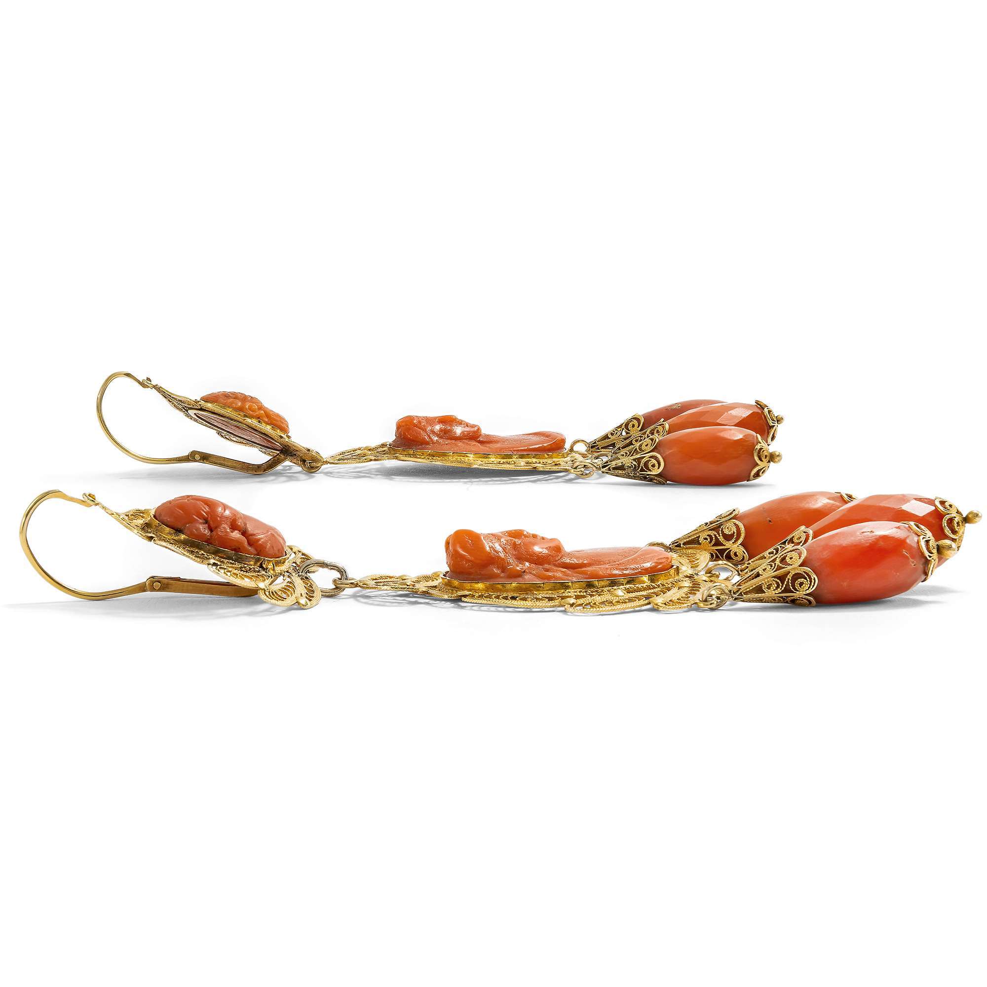 624071-hofer-antikschmuck-Grosse-Ohrgehaenge-aus-filigranem-Gold-und-Kameen-aus-Koralle-um-1830-Im-Bann-der-Goettinnen
