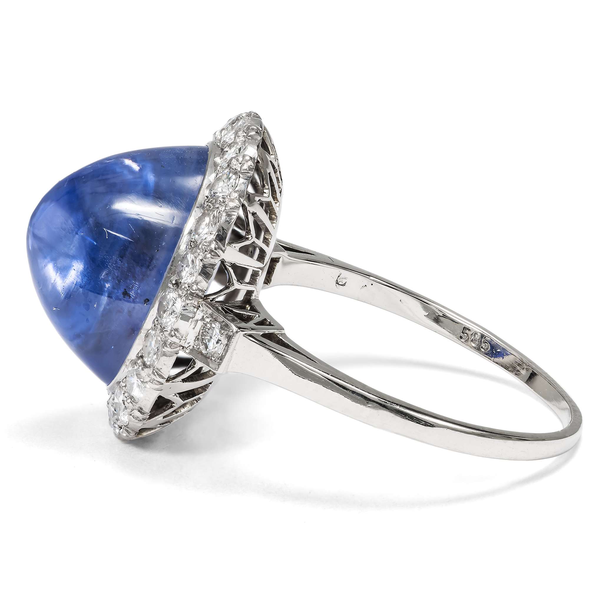 625325-hofer-antikschmuck-Wunderschoener-Ring-mit-unbehandeltem-Sugarloaf-Saphir-und-Diamanten-Deutschland-um-1950-Himmlische-Sphaeren_4