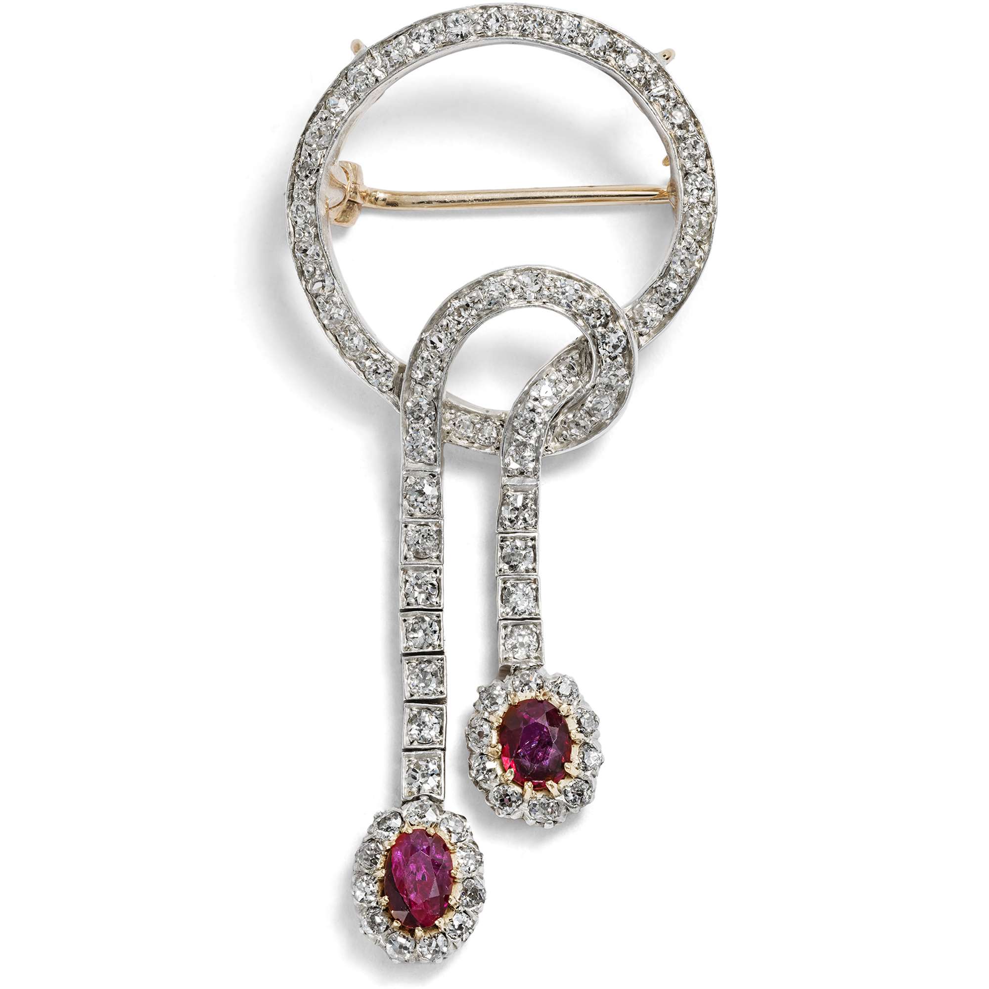 625522-hofer-antikschmuck-Kostbare-Anhaenger-Brosche-mit-Diamanten-und-Rubinen-aus-Burma-um-1910-Seid-umschlungen
