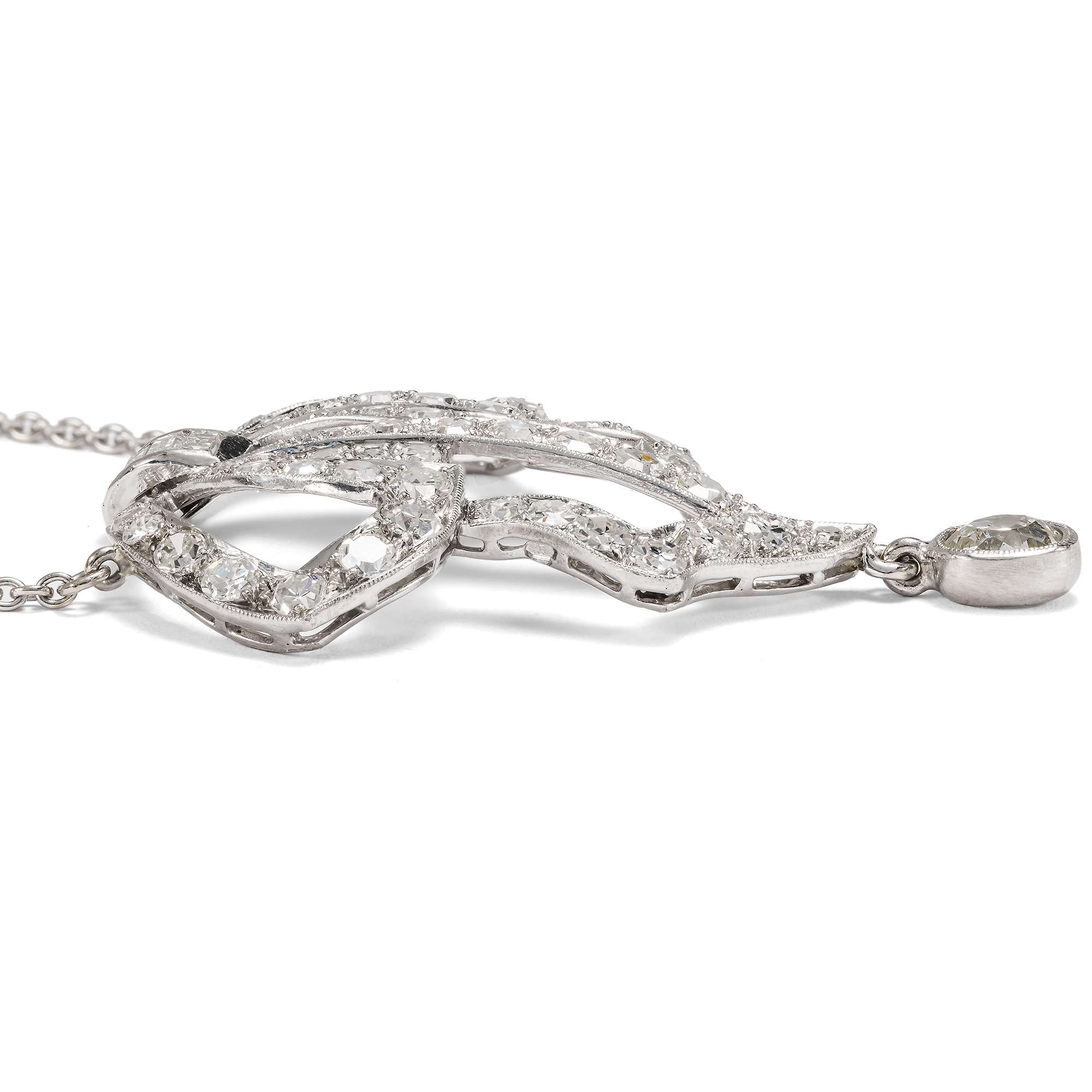 625839-hofer-antikschmuck-Glamouroeses-Art-Deco-Collier-mit-Diamanten-in-Weissgold-und-Platin-um-1935