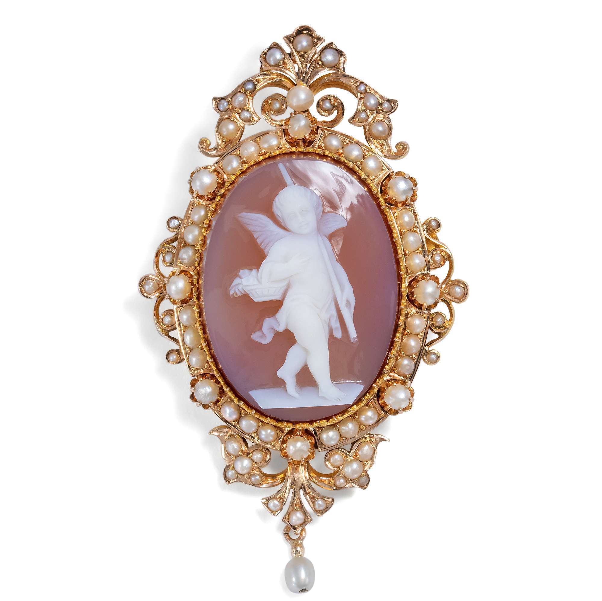 625902-hofer-antikschmuck-Romantisches-Medaillon-mit-Lagenstein-Kamee-und-Perlen-in-Gold-um-1880-Die-Liebe-ist-ein-seltsames-Spiel