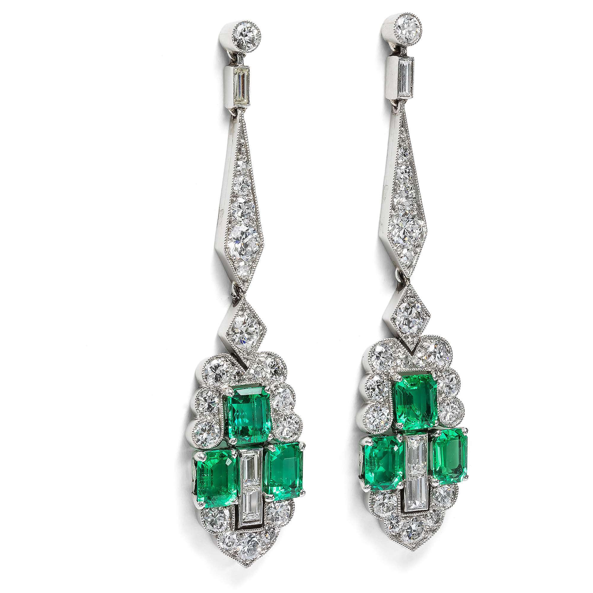 625932-hofer-antikschmuck-Elegante-Art-Deco-Ohrringe-mit-Diamanten-und-kolumbianischen-Smaragden-Koechert-Wien-um-1930-Deco-Dreams_1