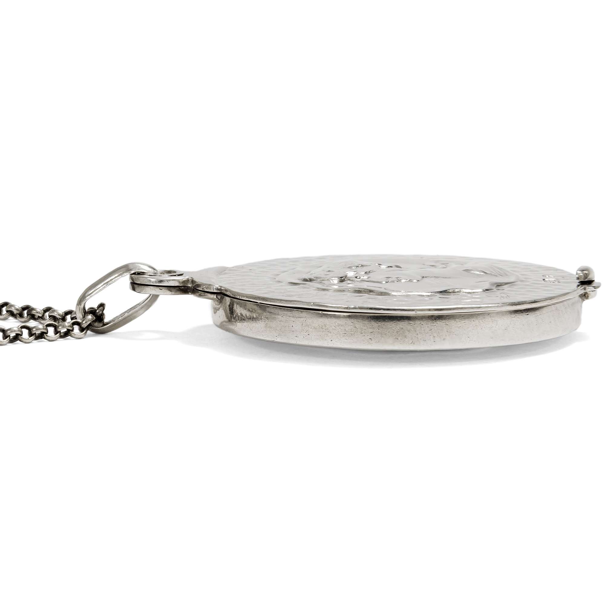 626673-hofer-antikschmuck-Antikes-Medaillon-des-Jugendstil-aus-Silber-England-datiert-1900_2