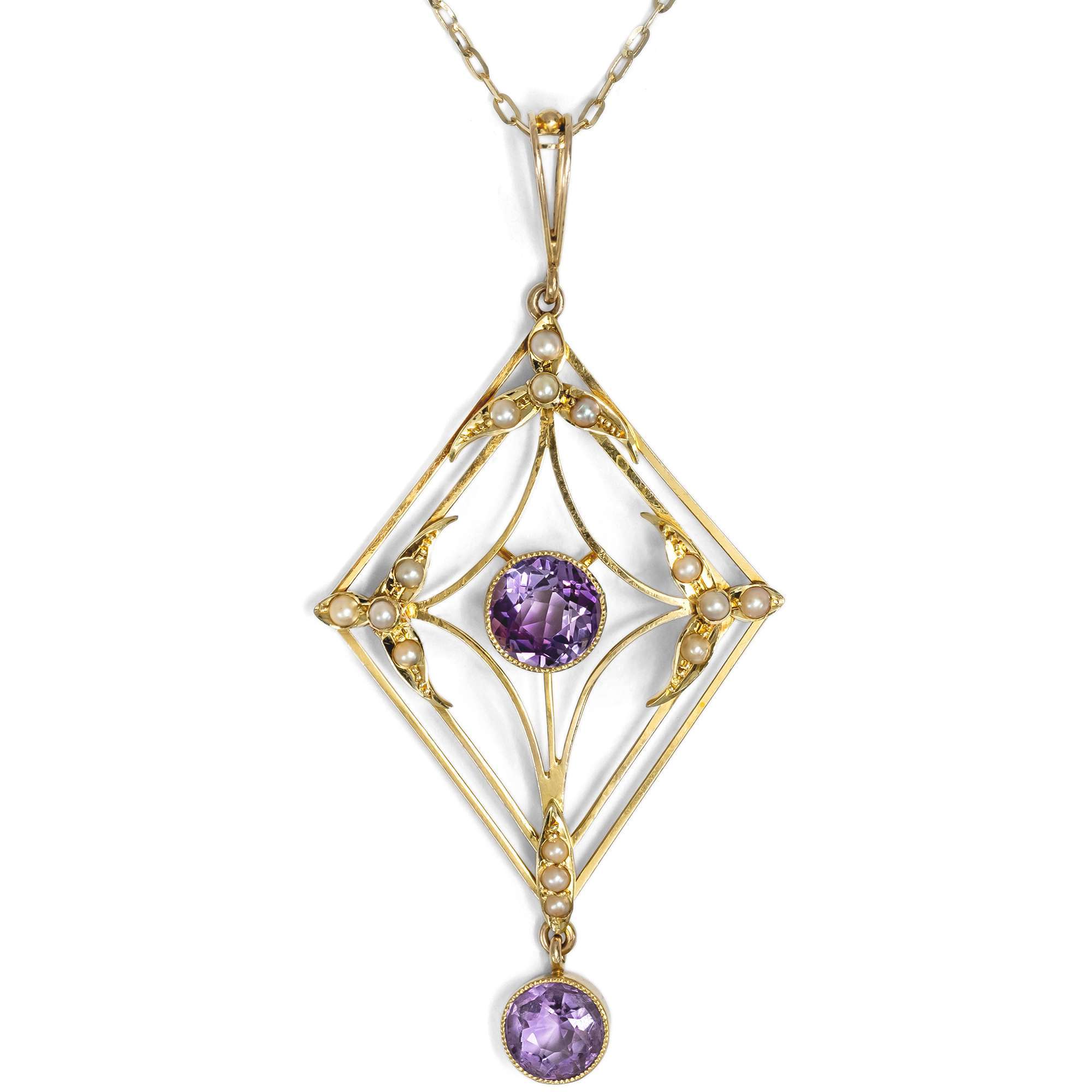 626736-hofer-antikschmuck-Antiker-Anhaenger-mit-Amethysten-und-Saatperlen-in-Gold-Grossbritannien-um-1905-Edwardian-Elegance