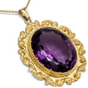 626861-hofer-antikschmuck-Grosser-Anhaenger-mit-Amethyst-in-Gold-England-um-1880-und-spaeter-Der-Duft-von-Lavendel_4