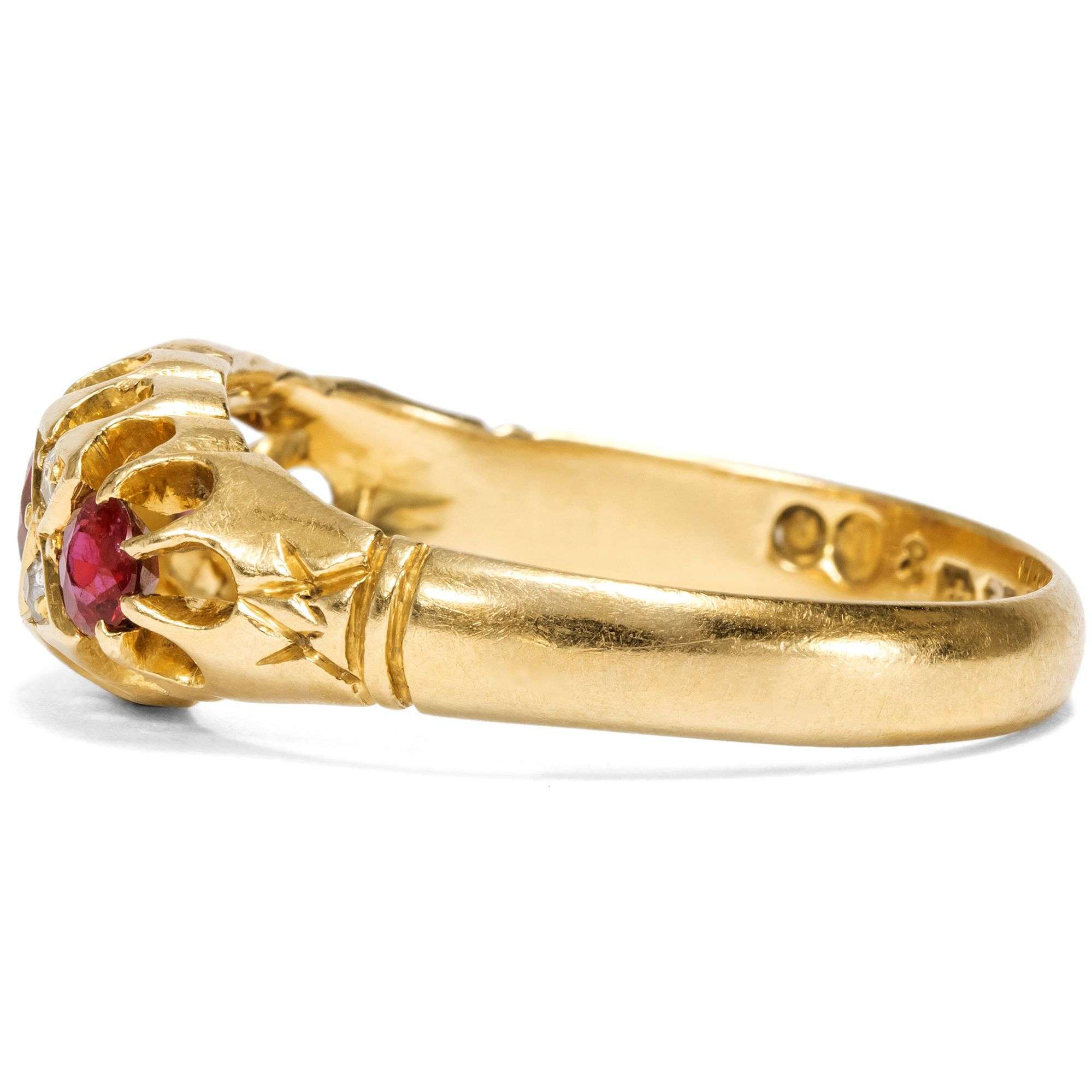 626924-hofer-antikschmuck-Edwardianischer-Goldring-mit-Rubinen-und-Diamanten-England-datiert-1907-Love-and-Devotion_4