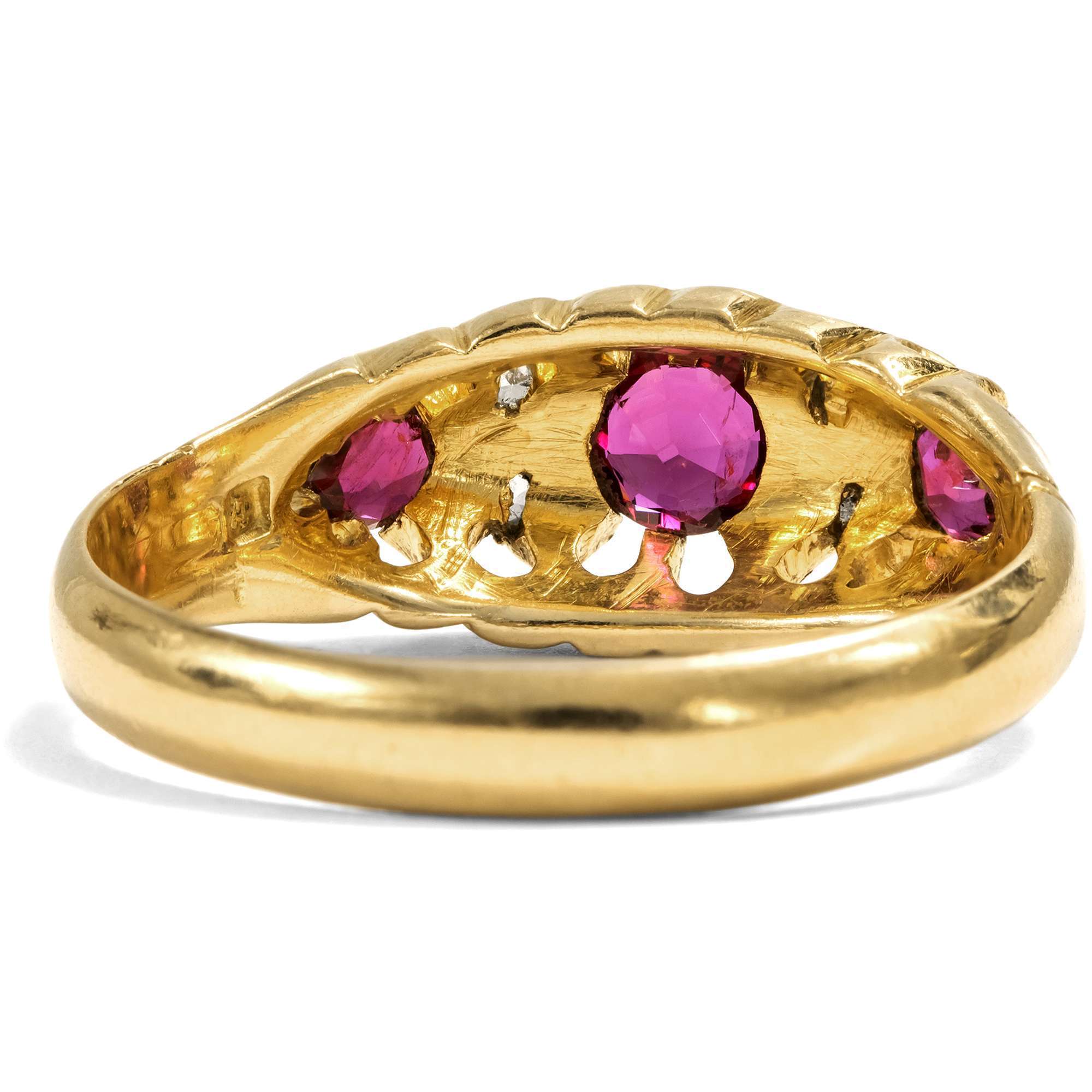 626924-hofer-antikschmuck-Edwardianischer-Goldring-mit-Rubinen-und-Diamanten-England-datiert-1907-Love-and-Devotion_6