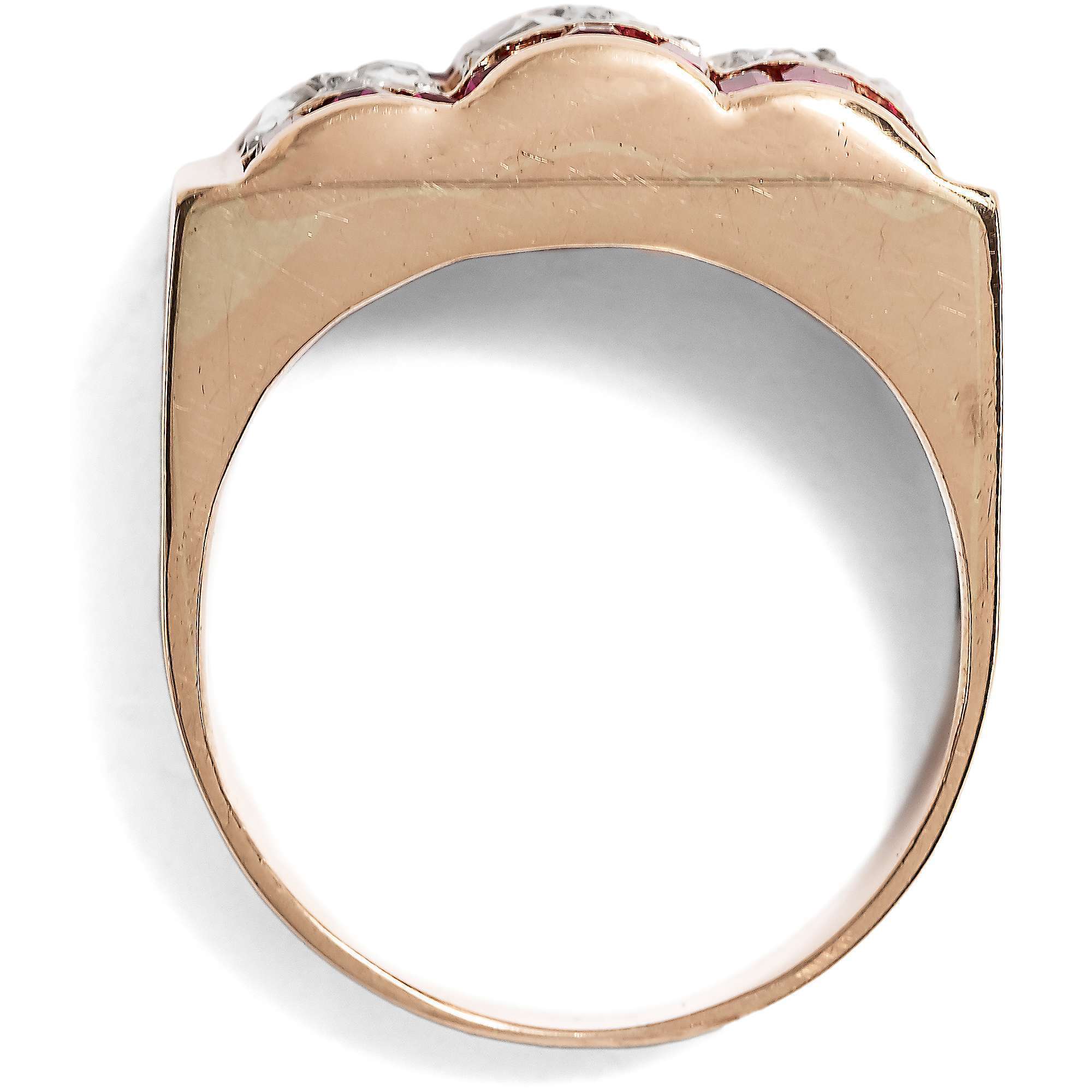 627346-hofer-antikschmuck-Praechtiger-Tank-Ring-mit-Diamanten-und-synthetischen-Rubinen-in-Gold-Lyon-1940er-Jahre-Schwebendes-Licht_1